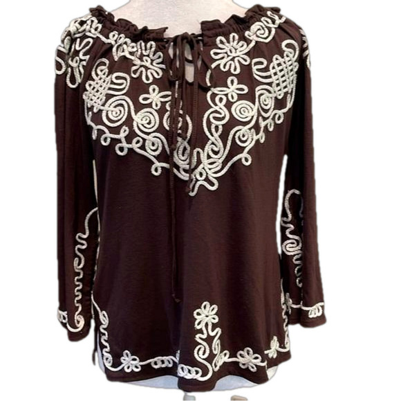 Lauren Michelle M stretch brown 3/4 sleeve appliqué top with shimmery thread - Picture 2 of 12